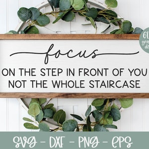 Focus op de trede voor je, niet op de hele trap svg | Inspirerend citaat svg | Motiverende quote | Citaat meisje baas