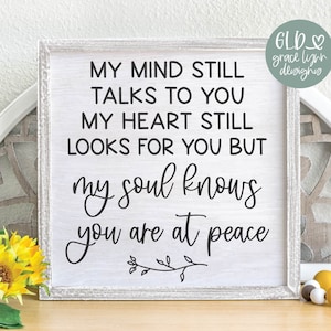 La mia mente ti parla ancora - Citazione SVG commemorativa / Citazione funebre SVG / Citazione sul dolore / Cartello in amorevole memoria / Cartello commemorativo SVG / Cartello commemorativo