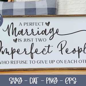 Um casamento perfeito é formado apenas por duas pessoas imperfeitas que se recusam a desistir uma da outra - Arquivo de corte digital - SVG, DXF e PNG