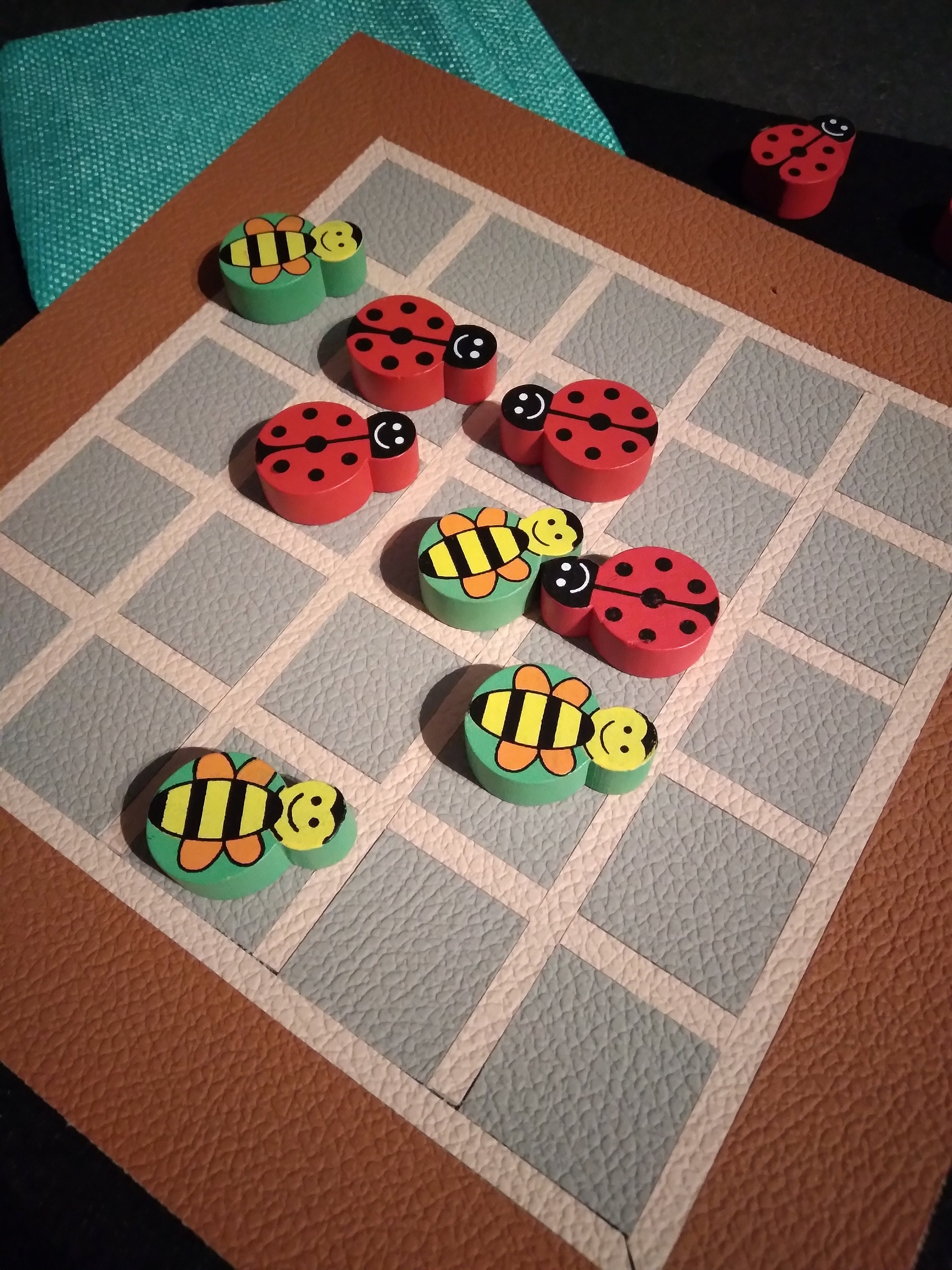 An 5 × 5 board for Kriegspiel Tic-Tac-Toe