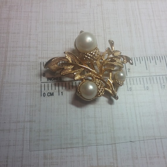 Vintage Fall Autumn Avon Gold tone Acorn Brooch P… - image 5