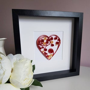 Regalo de San Valentín, 1o Aniversario, regalo de boda, Corazón de amor, arte de la pared, personalizado, Primer aniversario, decoración de la guardería, diseño de papel quilled