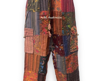Pantalones cargo con estampado de setas y parches
