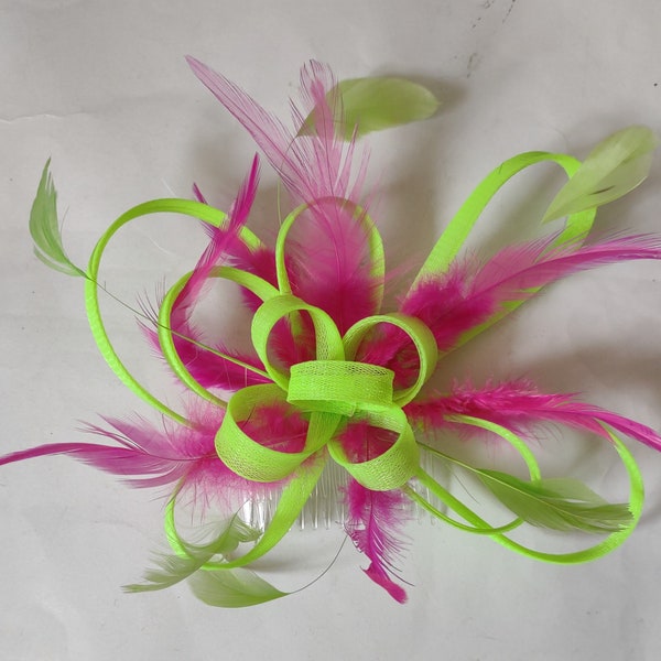 Peigne fascinateur plumes néon et rose fuchsia, mariages, bal de promo