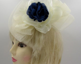 Großer Creme Netz Fascinator mit langer Blume Blume, Hochzeiten, Rennen Abschlussball