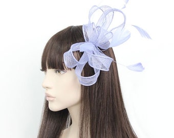 Periwinkle blau große geschlungene Sinamay und Feder Fascinator Kamm Hochzeiten Rennen prom