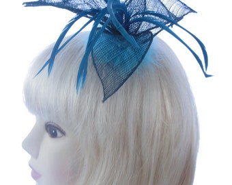 Teal blauer Hochhaus Sinamay Fascinator Clip , Hochzeiten, Rennen, Prom oder Ladies Day