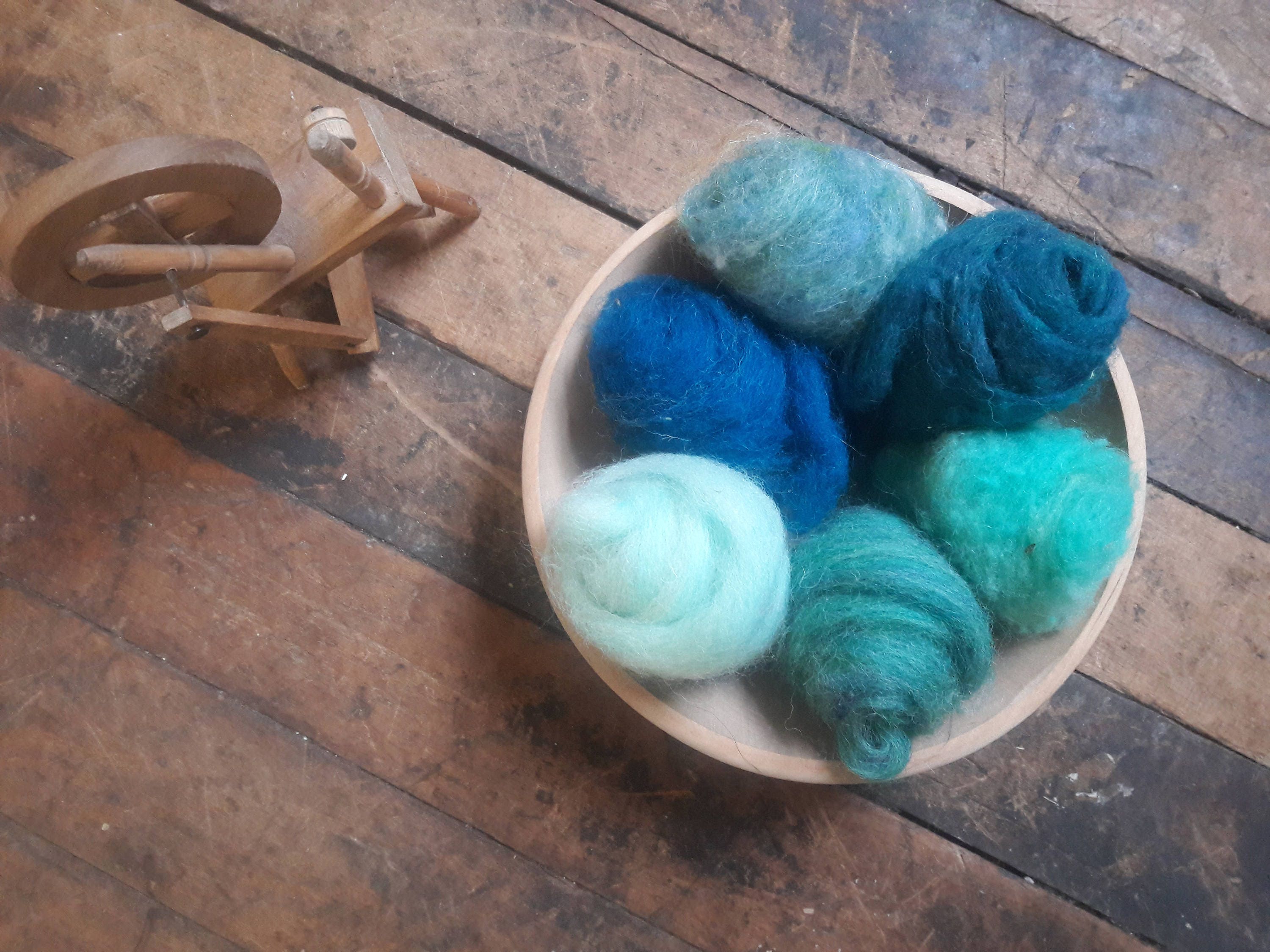 1 Oz of Wool Roving and Batting Shades of Teal for Spinning Weaving