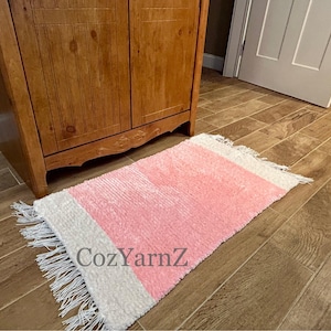 Handwoven Bath rug, floor mat baby nursery Pink and White