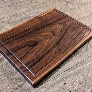 3 Unbeatable Advantages of a Walnut Cutting Board