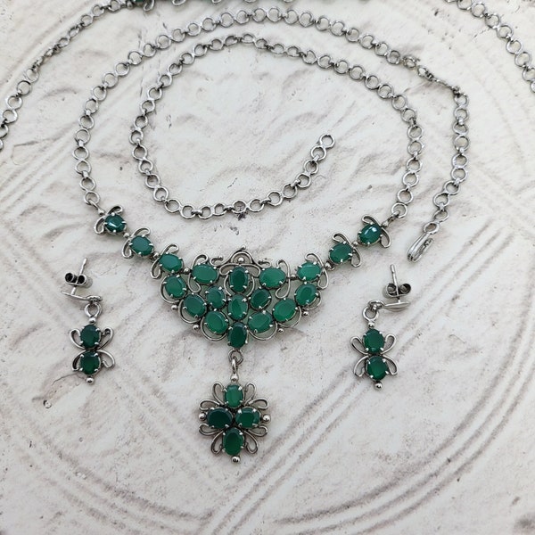 Jewelry Set - Necklace, Bracelet and Earrings in a rich shade of green. A unique vintage costume jewelry set. The Perfect Gift for Her!