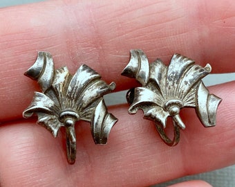 1930s Sterling Silver Flower Screw Back Earrings (ER50)