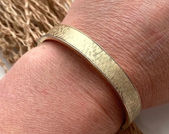 1960s Vintage Textured Gold Filled Bangle Bracelet With Clasp (GFB9)