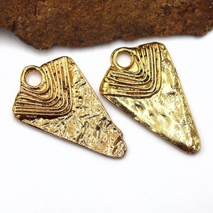 Pair Of Vintage Brass Plated Arrowheads (MP97)