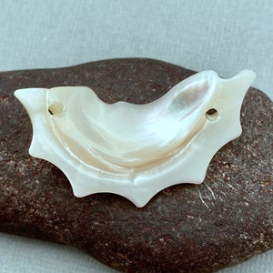 Vintage Mother Of Pearl Shell Double Hole Drilled Pendant (MOPP2)