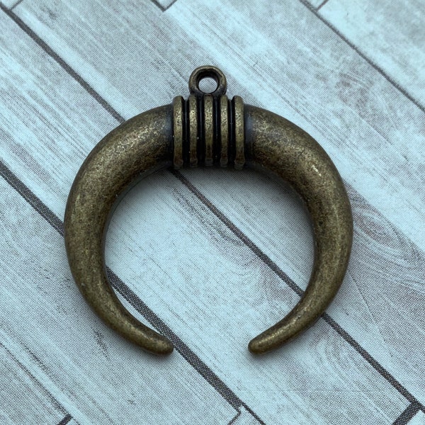 Metal Naja Pendant (MP187)