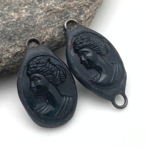 Vintage 1930&#39;s Oval Black Glass Cameo Soldered Pendant or Connector (Available In 2 Options) (SGP126)