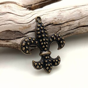 Bronze Color Base Metal Fleur De Lis Pendant (Available In 2 Options) (MP241)