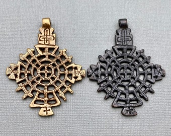 Cruz de latón con diseño de telaraña (disponible en latón antiguo o pátina negra) (LBC41)