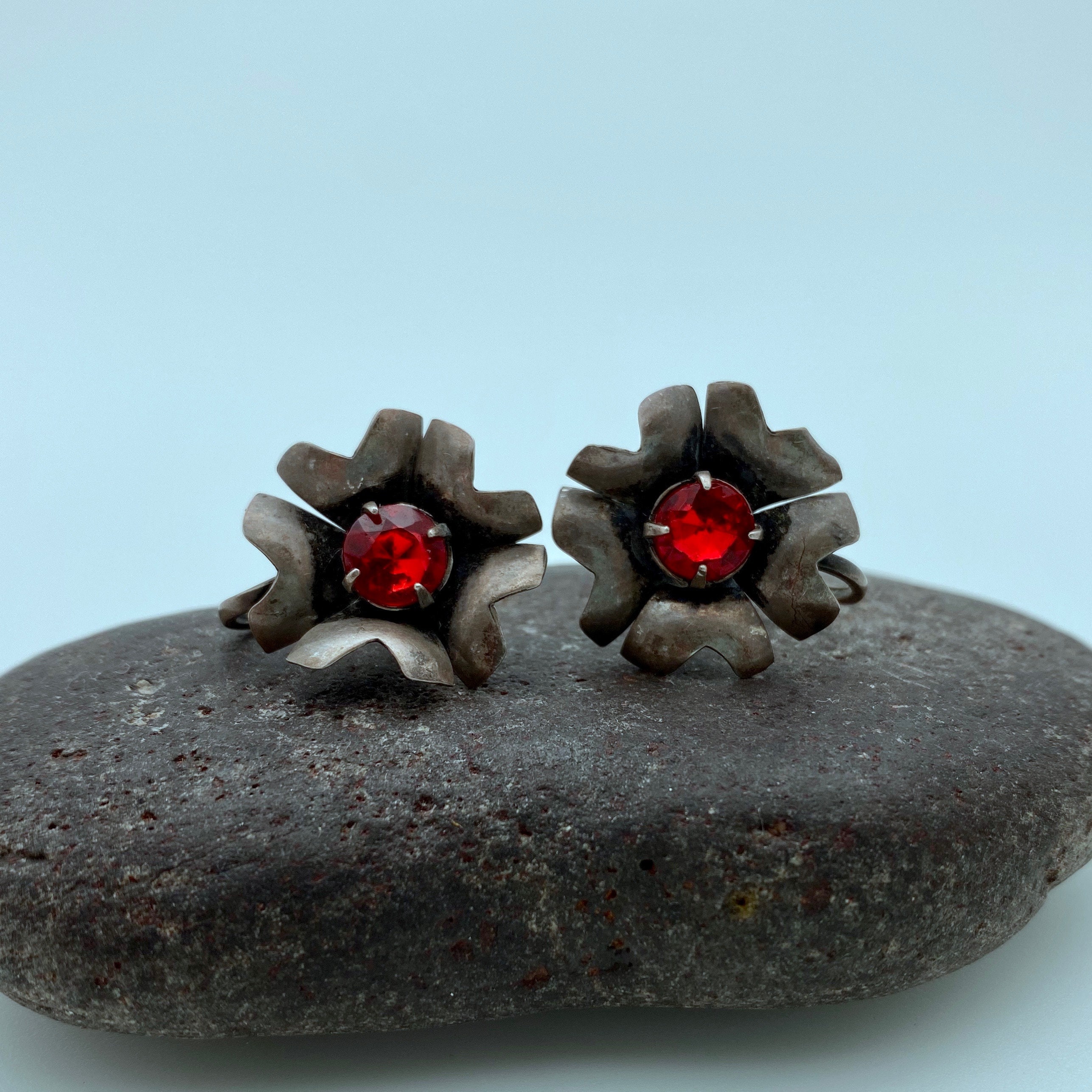 1940's Sterling Red Rhinestone Flower Screw Back Earrings (ER84
