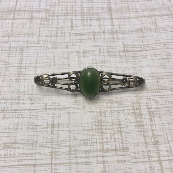 1940年代の翡翠とスターリングシルバーの花のブローチ - Etsy 日本