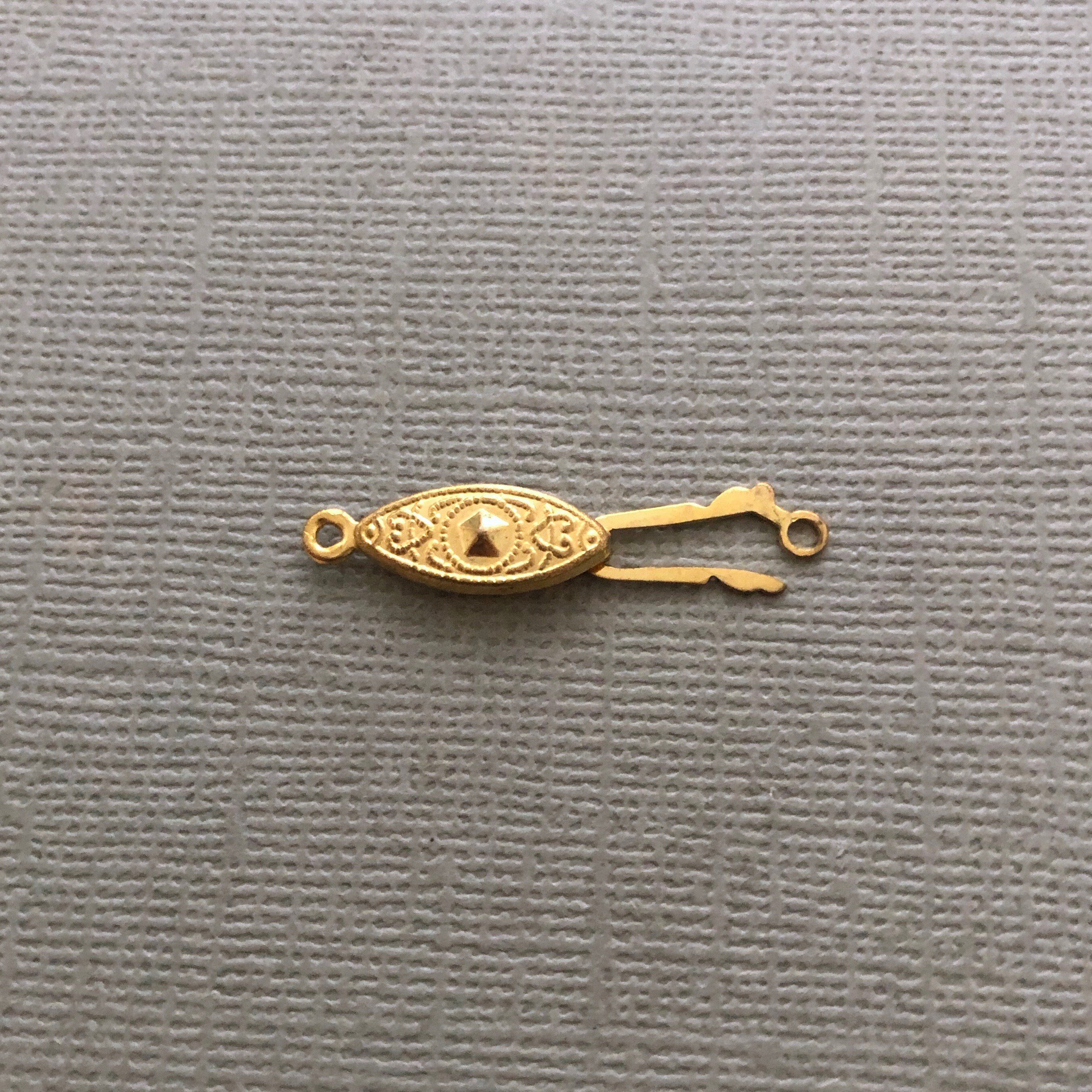 3 Vintage Diamond Shaped Clasps Etsy