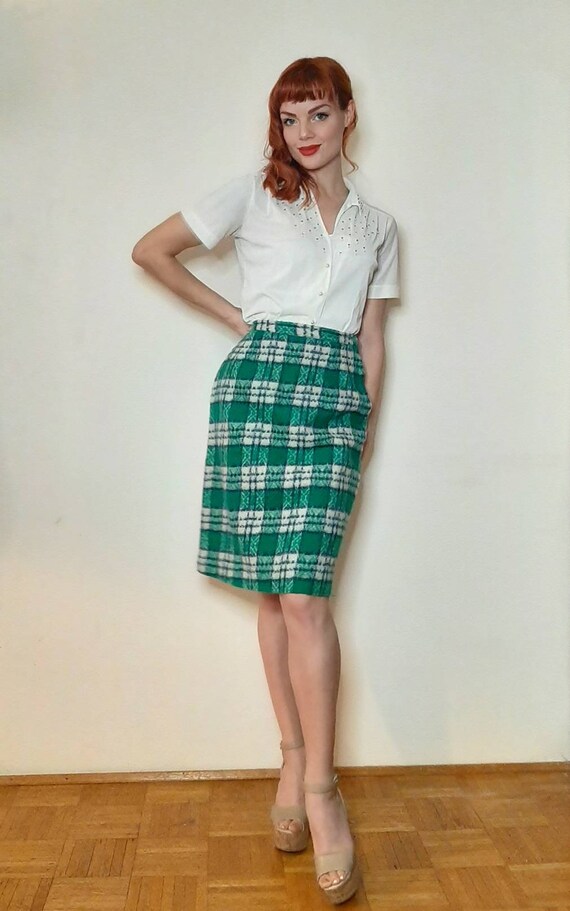 Vintage 1950s green, navy blue and off white wool