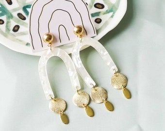 Lucy "U" chandelier earrings - Cream