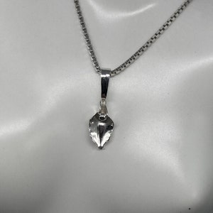 Collana semplice mini vulva, argento sterling