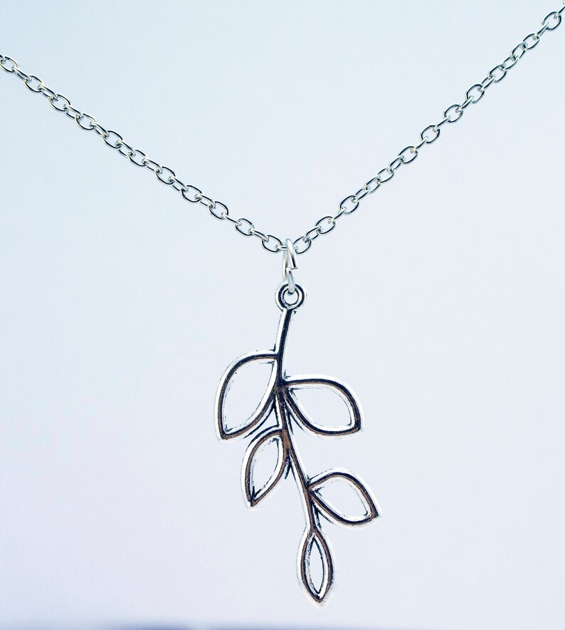 Leaf Pendant Necklace