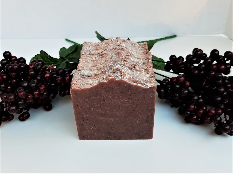 Sugar Plum & Hollyberry Body Soap image 3