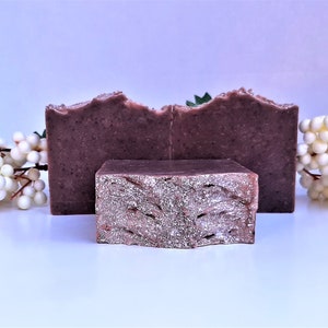 Sugar Plum & Hollyberry Body Soap image 2