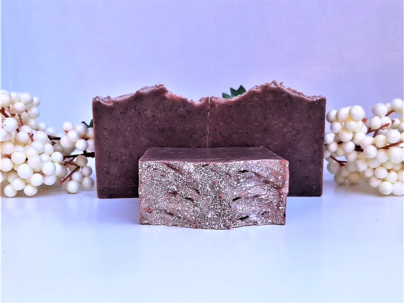 Sugar Plum & Hollyberry Body Soap image 2