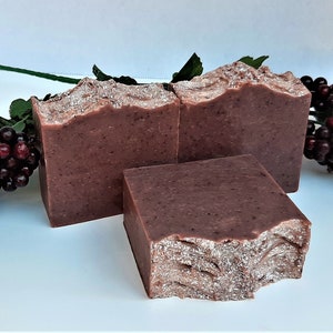 Sugar Plum & Hollyberry Body Soap image 1