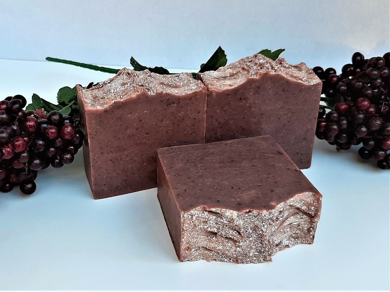 Sugar Plum & Hollyberry Body Soap image 1