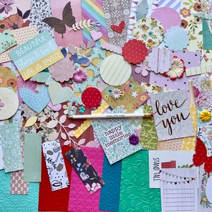 Kit de créations manuelles en papier - plus de 150 pièces - Papiers à motifs, papiers gaufrés, cartes de journalisation, découpes - pour la fabrication de cartes, le scrapbooking, les travaux manuels