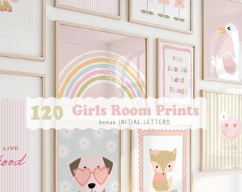 Peut inclure: Une collection d'impressions d'art encadrées pour une chambre de fille, avec des illustrations d'un éléphant, de fleurs, d'un cygne, d'une girafe et d'une pieuvre. Les impressions sont dans des tons roses et pastels, avec le texte "Cool Girls Club".