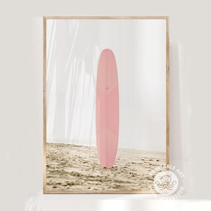 Póster de surf, impresión de tabla de surf rosa, arte imprimible, arte de pared de playa, arte de pared rosa, decoración de habitación para adolescentes, impresiones descargables