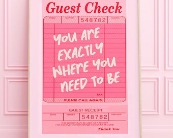 gästchecktryck, studentrumsinredning, maximalistisk inredning, Y2K-konsttryck, rosa funky väggkonst retrokonsttryck preppy rumsinredning