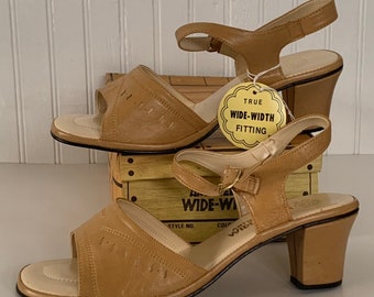 size 9 wide sandals