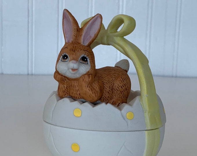 Vintage 80s Kitsch Easter Egg Bunny Ceramic Keepsake Box Figurine Rabbit Lefton Yellow Bow Miniature Jewelry  Boxes Basket Baby Gift Decor