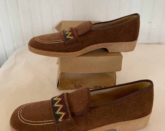 Vintage 70s Deadstock Size 6.5 Brown Embroidered Red Yellow Green Loafers Shoes Slip Ons Slides Spring Summer Hippie Shoe 80s Rasta Comfy 6