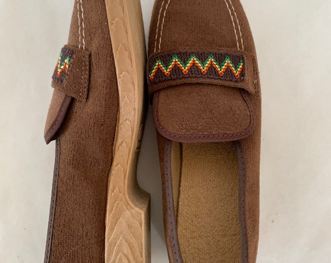 Vintage 70s Deadstock Size 7 Brown Embroidered Red Yellow Green Loafers Shoes Slip Ons Slides Spring Summer Hippie Shoe 80s Rasta Comfy 6.5