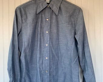 Deadstock Vintage Maverick Chambray Blue Snap Front Long Sleeve Shirt Top Button Down Shirt Medium S M 36 Western Boho snaps Cowgirl