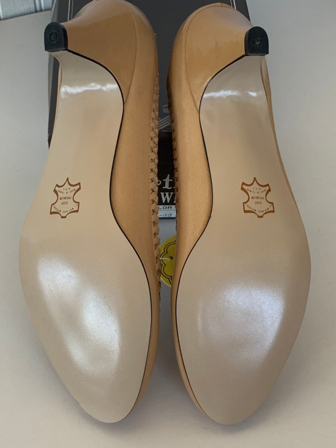 size 10 wide pumps