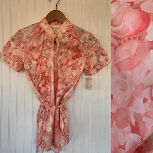 Rare Deadstock 70s Vintage Top Size XS Small Pink White Floral 80s Keyhole Short Sleeves Shirt Disco Style XS/S Sm 34 Summer NOS nwt Summer