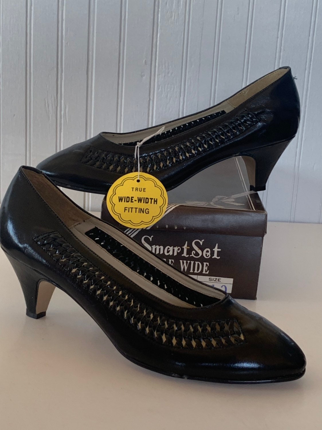 womens wide width black pumps