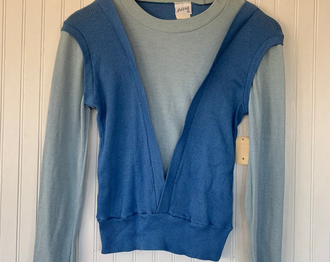 Vintage 70s Small Long Sleeve Top / Shirt Blue XS XS/S Sportswear Comfy Basics NOS 80s Pullover Sweater Periwinkle Pastel Baby Blues
