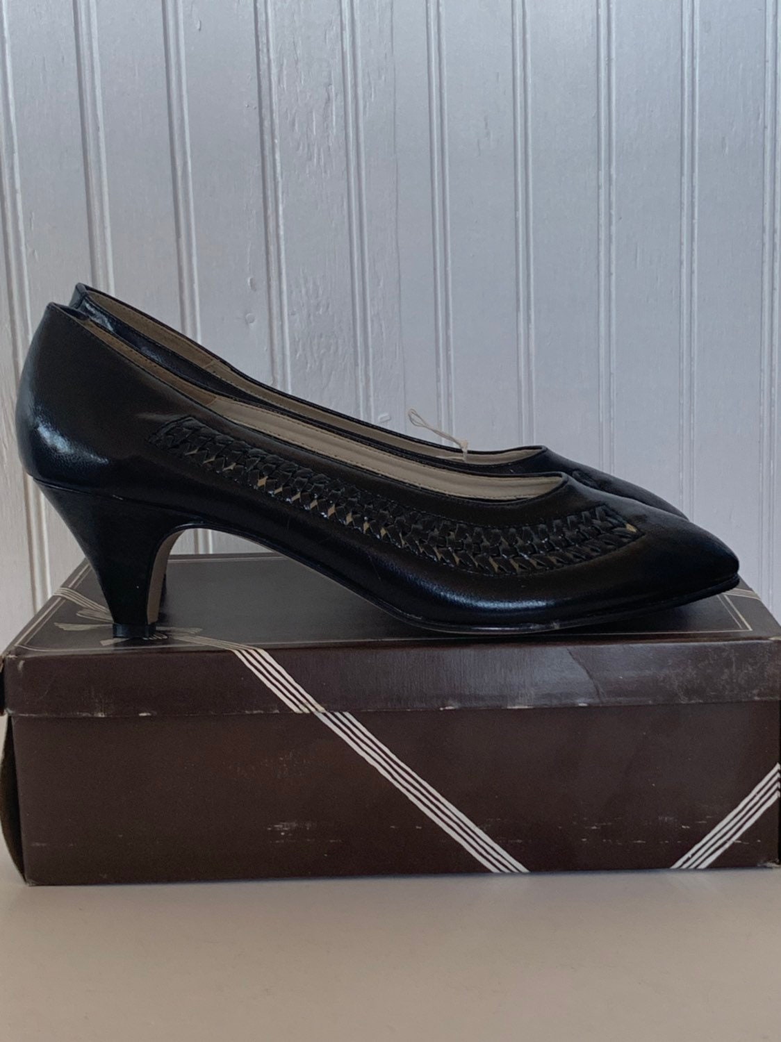 womens wide width black pumps
