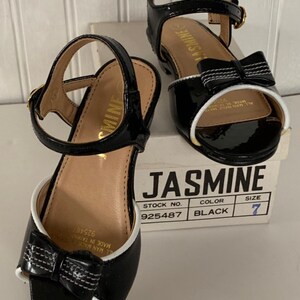 Vintage 80s Deadstock Girls Mary Janes Size 7 Patent Leather Black White Bow Heel New Condition 70s NOS Maryjanes Girl Kids Easter
